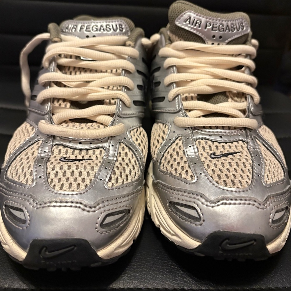 Nike Air Pegasus  - silver/white and black size 8